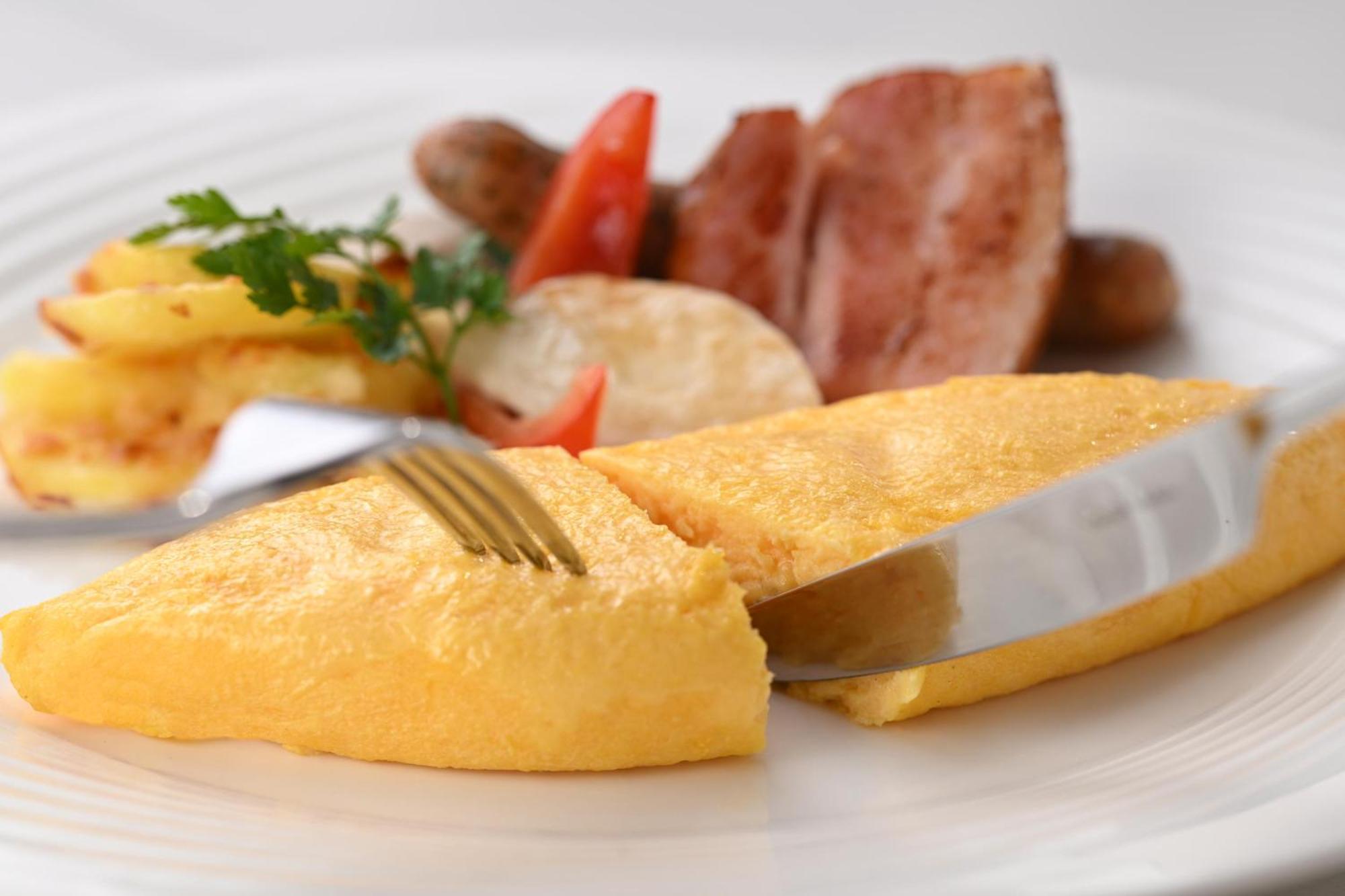 The Royal Park Hotel Iconic Кіото Екстер'єр фото A potato omelette
